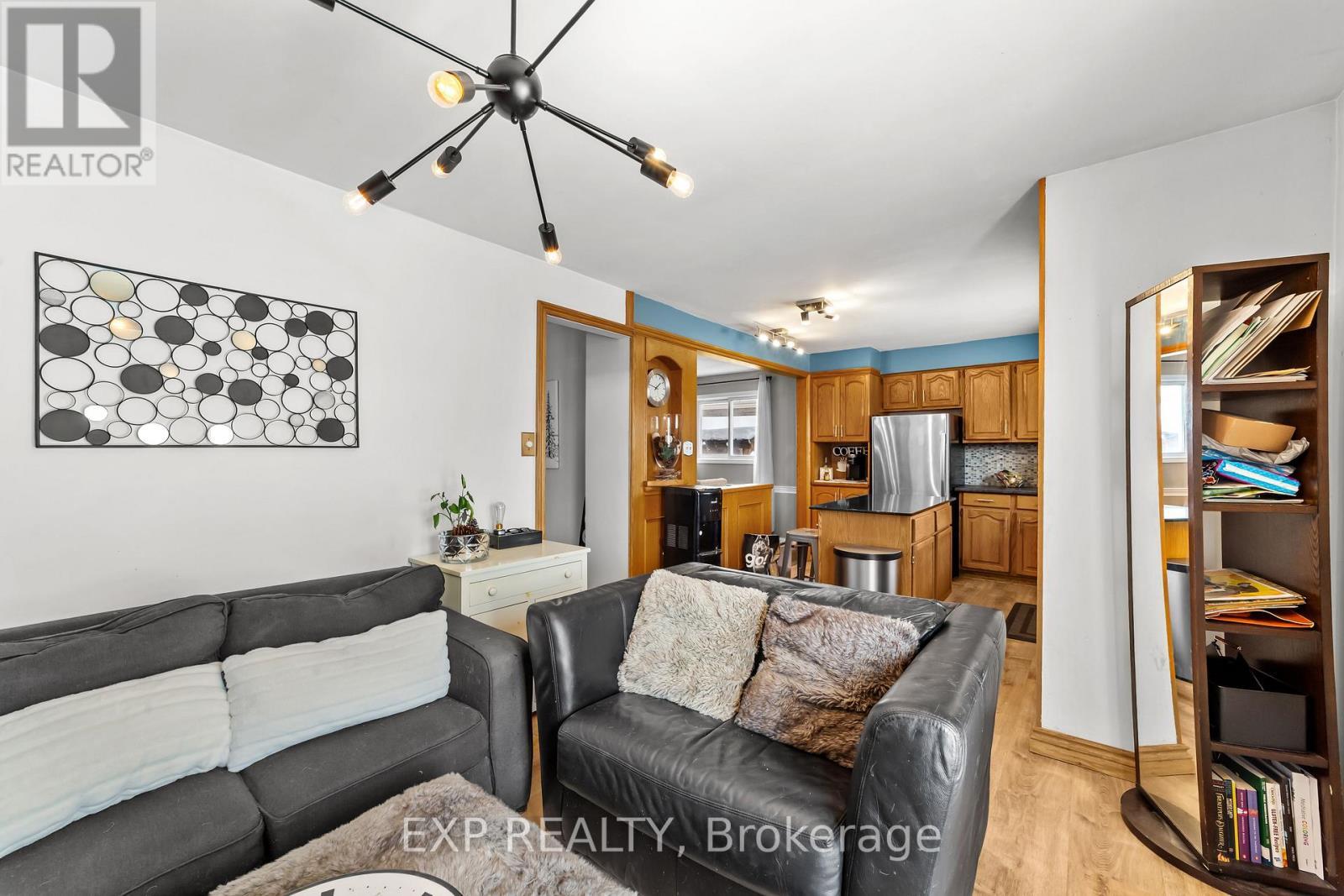 16 Edmunds Crescent, London South (South T), ON