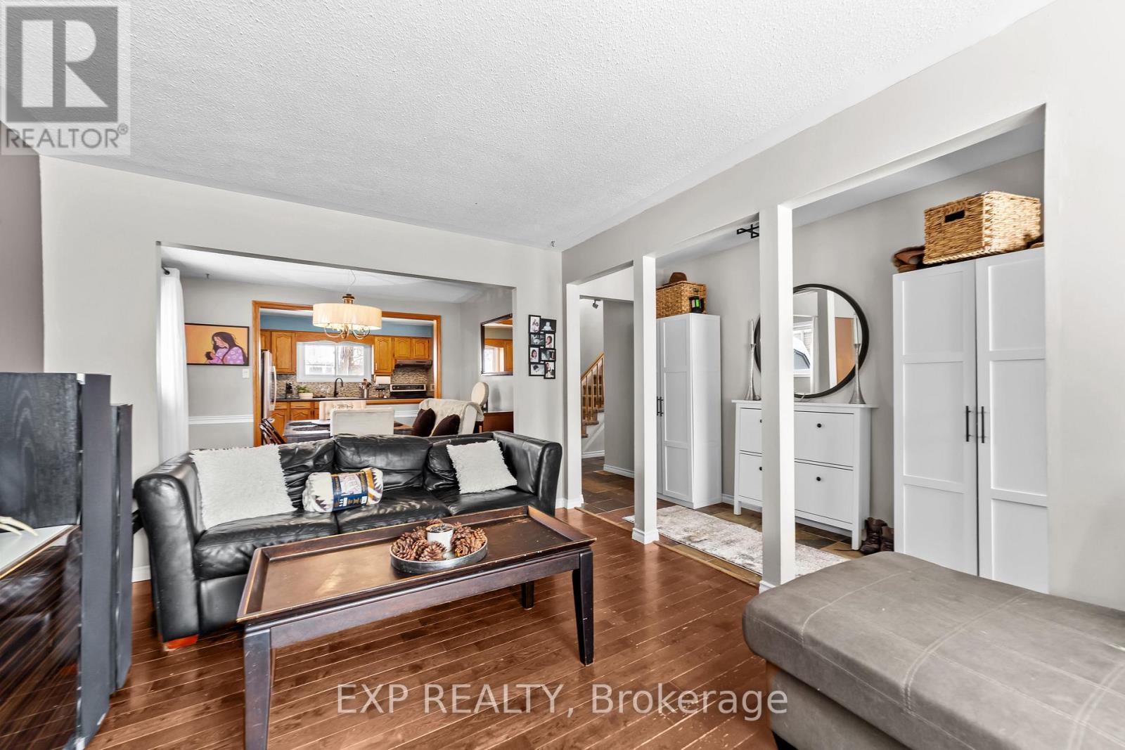 16 Edmunds Crescent, London South (South T), ON