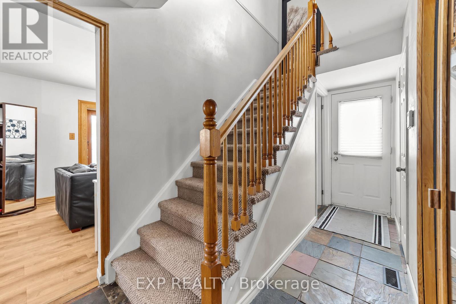 16 Edmunds Crescent, London South (South T), ON