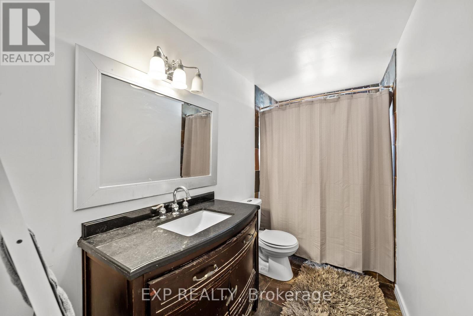 16 Edmunds Crescent, London South (South T), ON