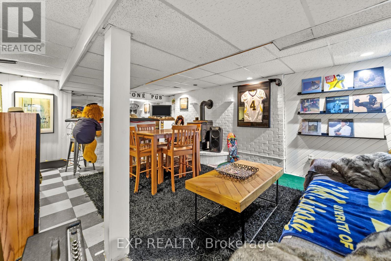 16 Edmunds Crescent, London South (South T), ON