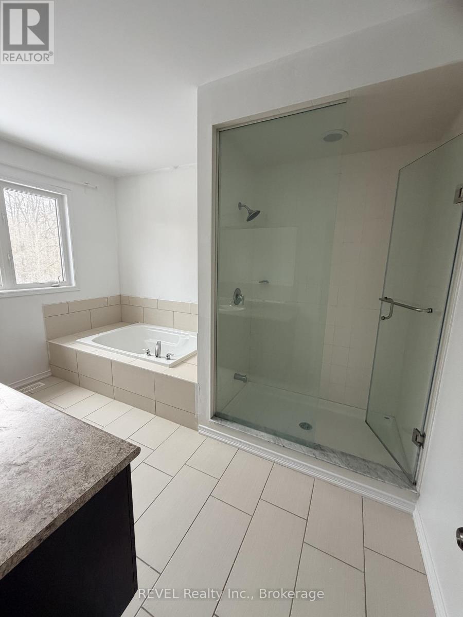 7969 Buckeye Crescent, Niagara Falls (Brown), ON - Indoor Photo Showing Bathroom
