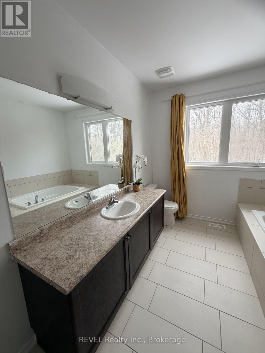 7969 Buckeye Crescent, Niagara Falls (Brown), ON - Indoor Photo Showing Bathroom