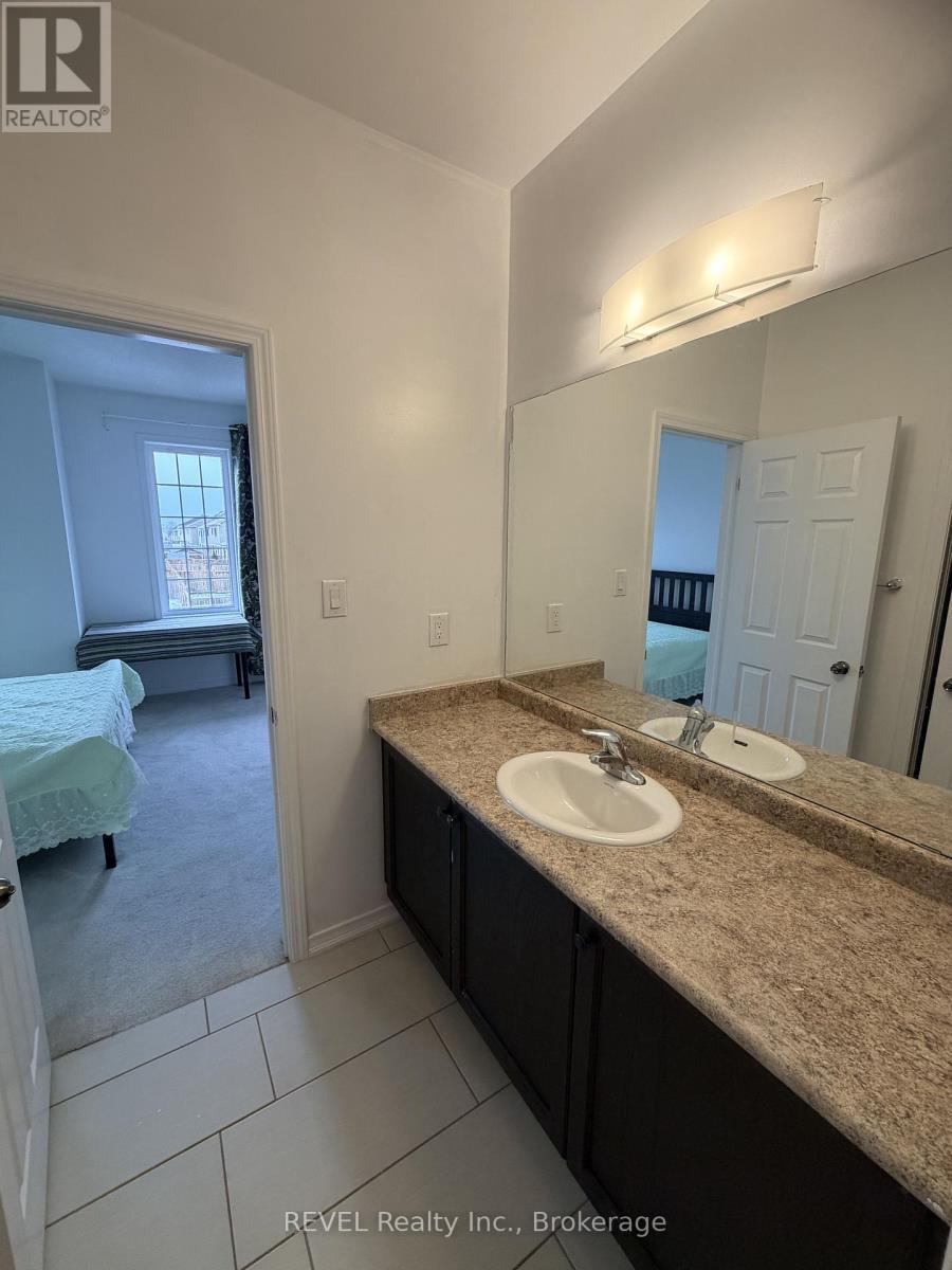 7969 Buckeye Crescent, Niagara Falls (Brown), ON - Indoor Photo Showing Bathroom
