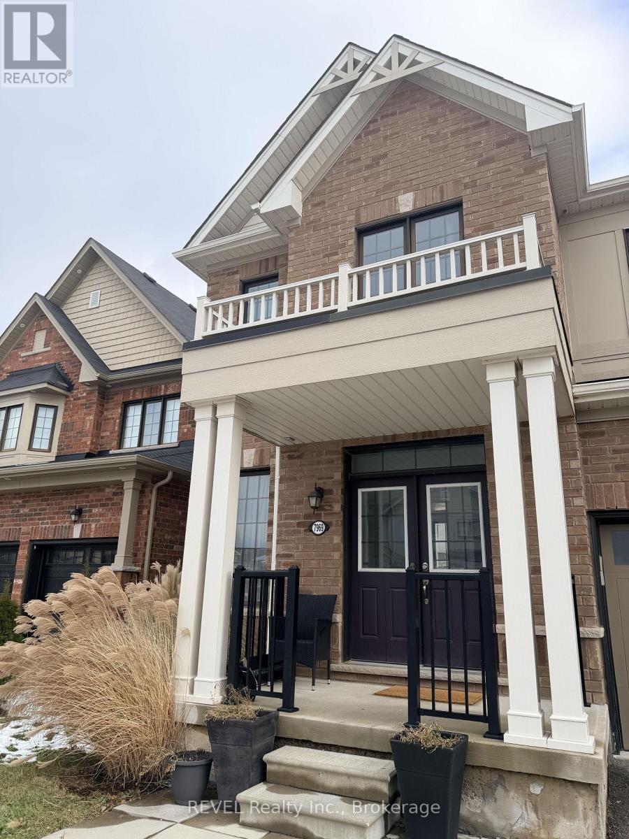 7969 Buckeye Crescent, Niagara Falls (Brown), ON - Outdoor With Facade