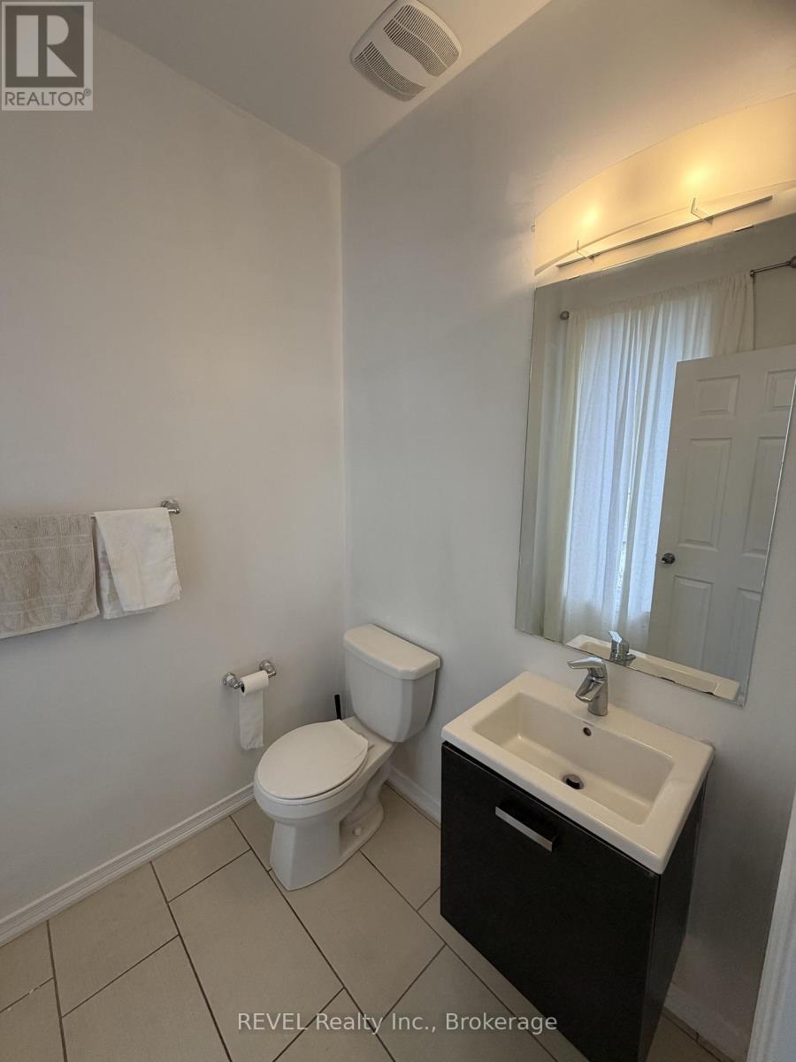 7969 Buckeye Crescent, Niagara Falls (Brown), ON - Indoor Photo Showing Bathroom