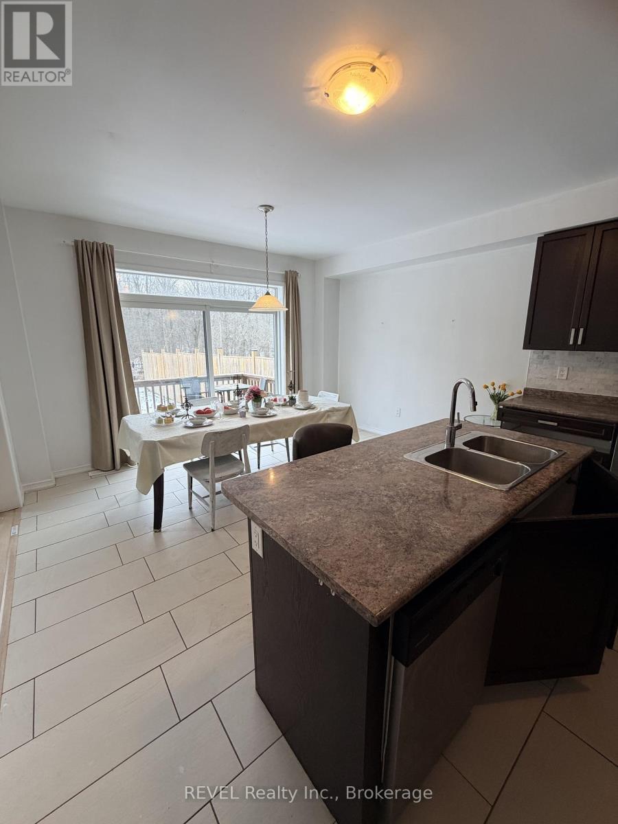 7969 Buckeye Crescent, Niagara Falls (Brown), ON - Indoor Photo Showing Kitchen With Double Sink