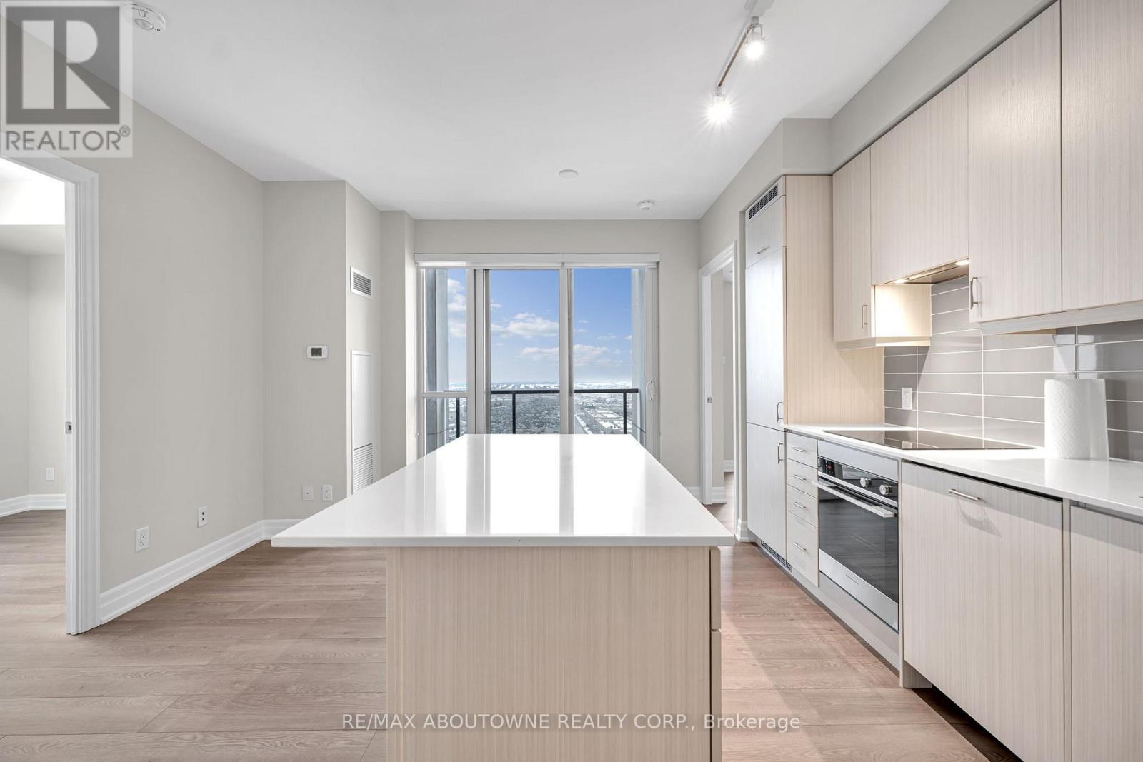 1609 - 9085 Jane Street, Vaughan, ON - Indoor Photo Showing Kitchen With Upgraded Kitchen