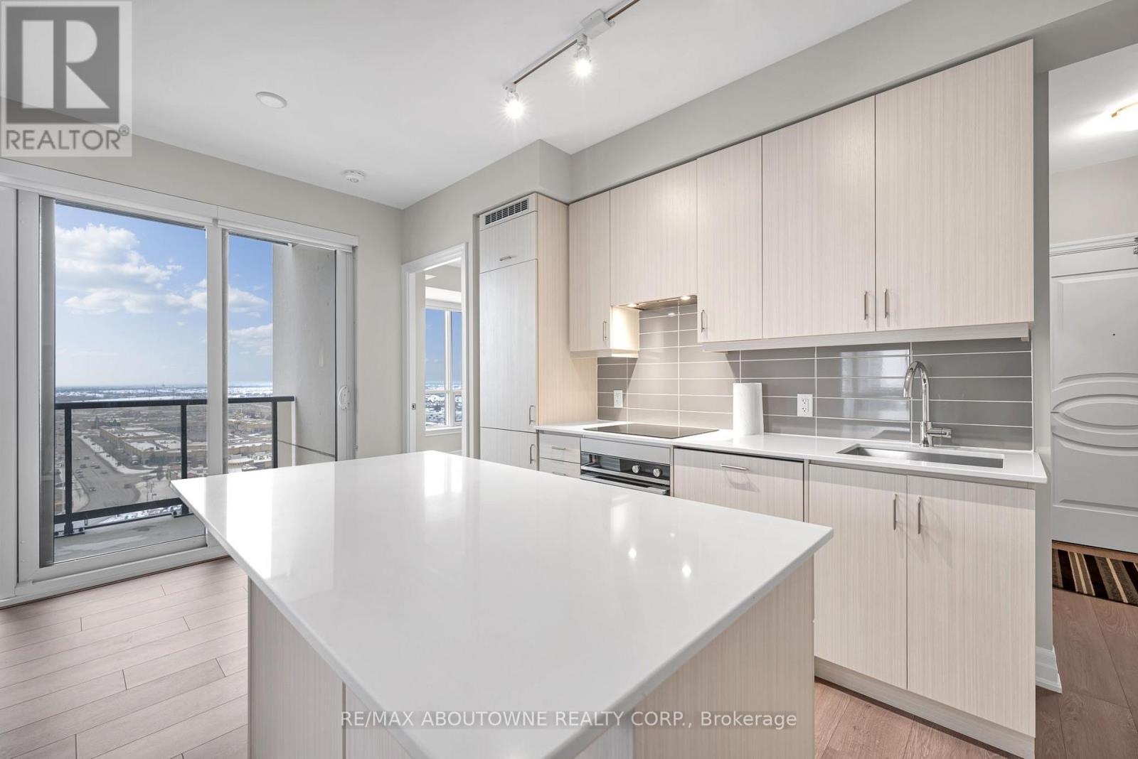 1609 - 9085 Jane Street, Vaughan, ON - Indoor Photo Showing Kitchen With Upgraded Kitchen