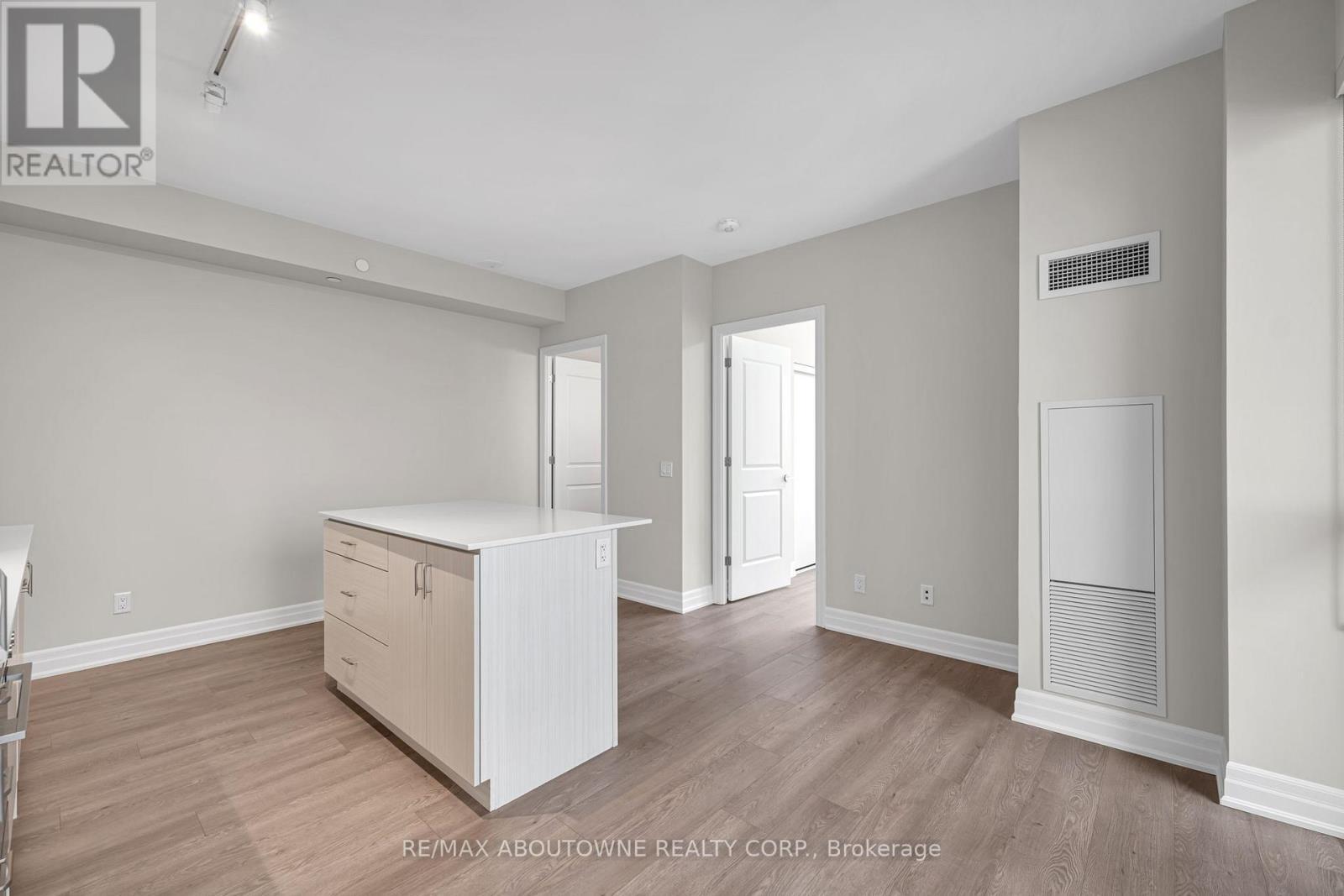 1609 - 9085 Jane Street, Vaughan, ON - Indoor Photo Showing Other Room