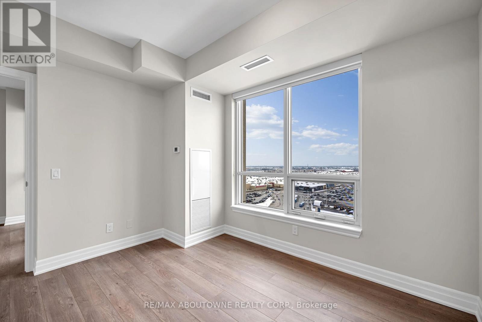 1609 - 9085 Jane Street, Vaughan, ON - Indoor Photo Showing Other Room