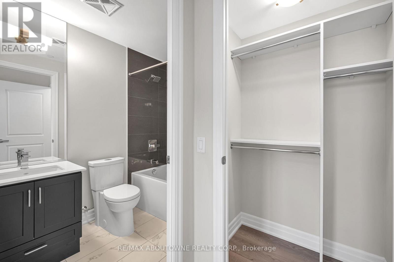 1609 - 9085 Jane Street, Vaughan, ON - Indoor Photo Showing Bathroom