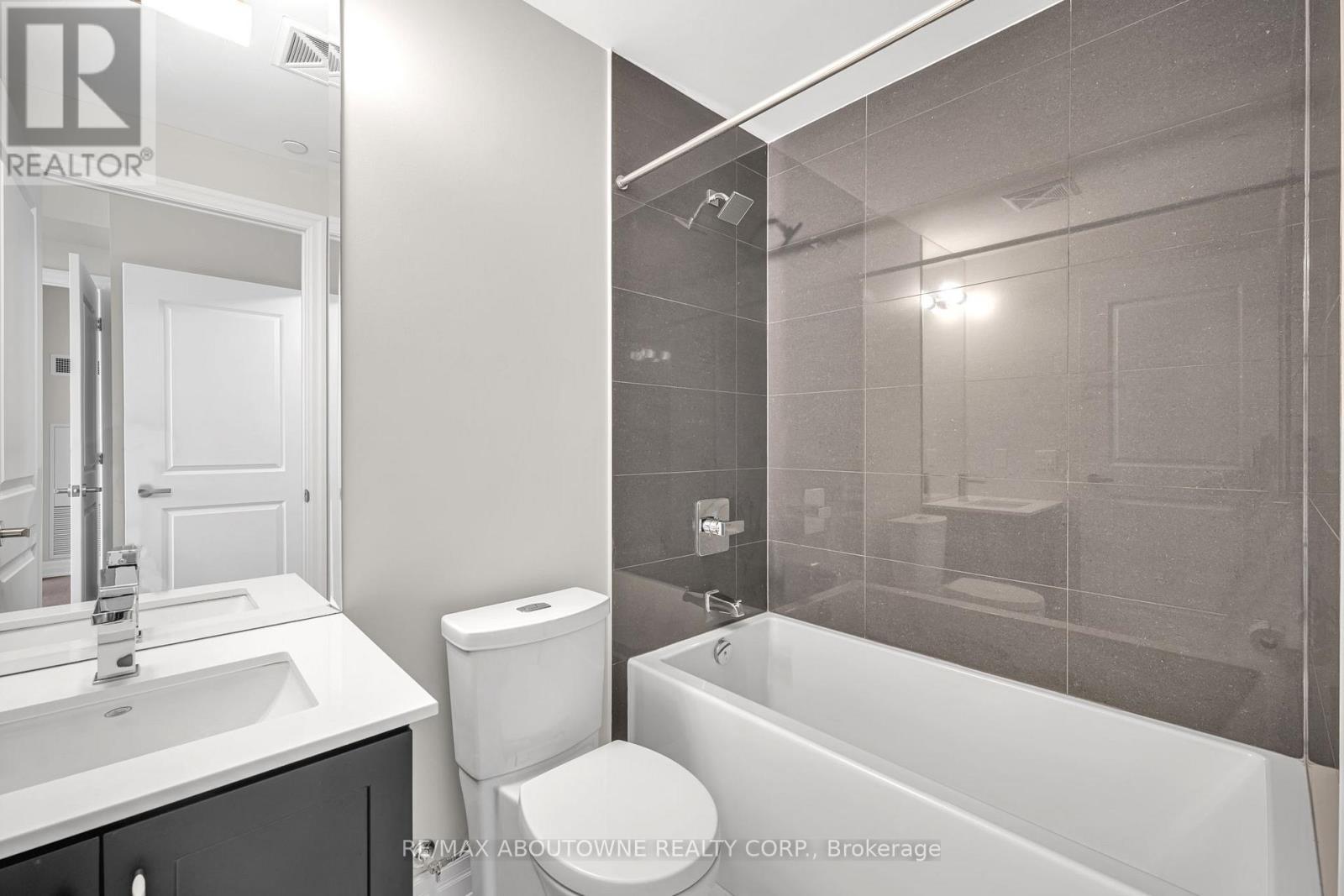 1609 - 9085 Jane Street, Vaughan, ON - Indoor Photo Showing Bathroom