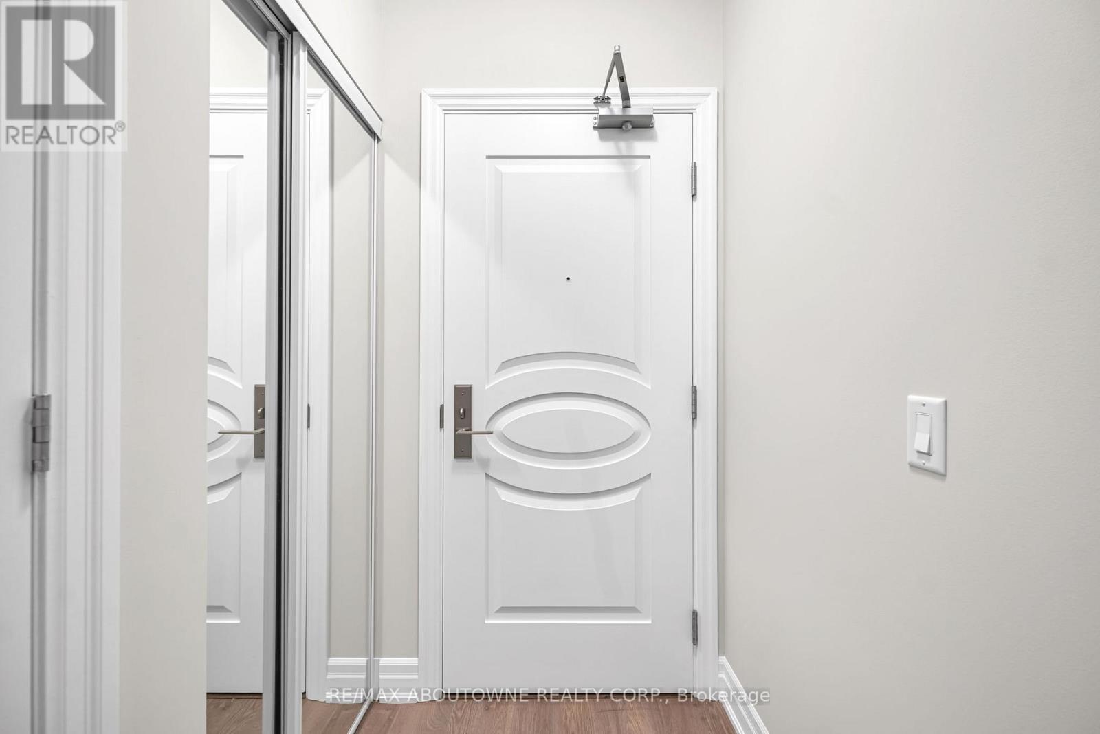 1609 - 9085 Jane Street, Vaughan, ON - Indoor Photo Showing Other Room