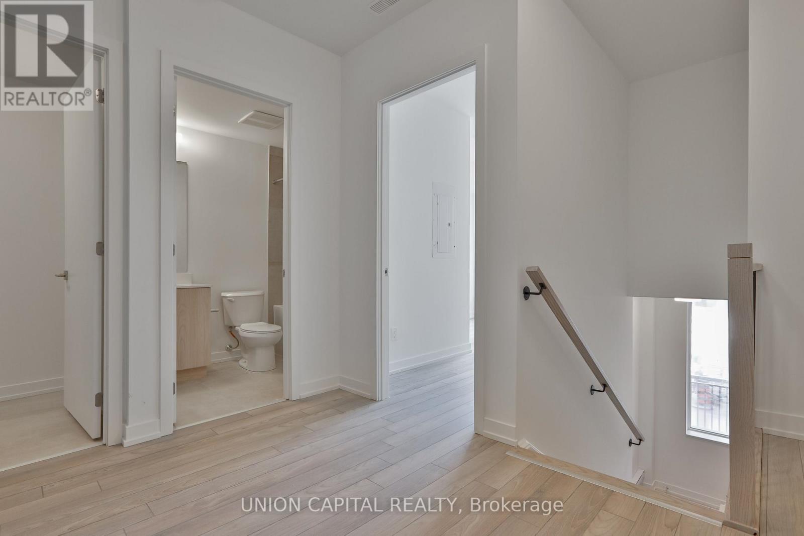 203 - 2 Red Squirrel Lane, Richmond Hill, ON - Indoor