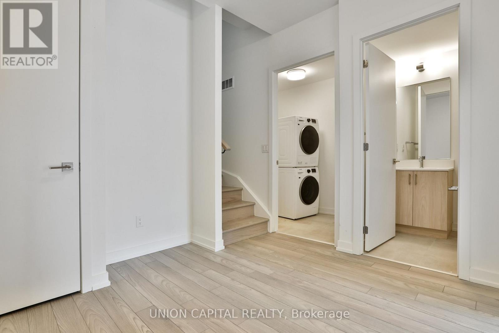 203 - 2 Red Squirrel Lane, Richmond Hill, ON - Indoor