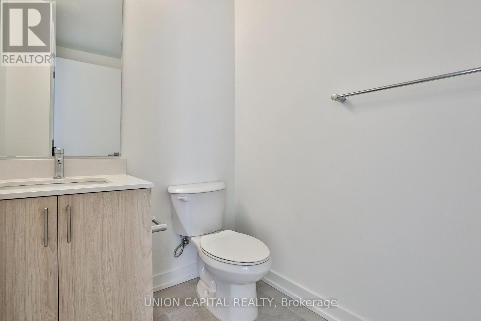 203 - 2 Red Squirrel Lane, Richmond Hill, ON - Indoor Photo Showing Bathroom