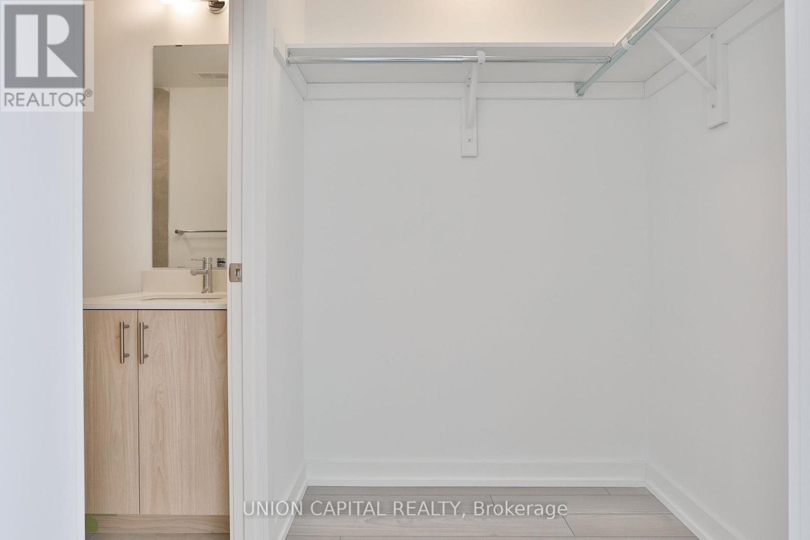 203 - 2 Red Squirrel Lane, Richmond Hill, ON - Indoor