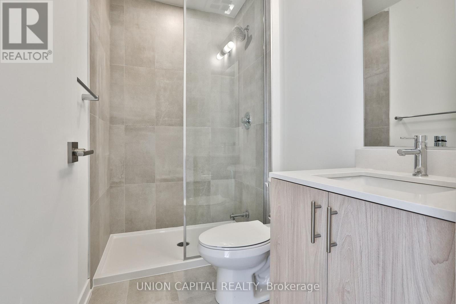 203 - 2 Red Squirrel Lane, Richmond Hill, ON - Indoor Photo Showing Bathroom