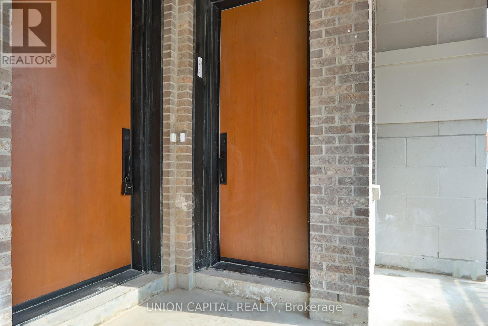 203 - 2 Red Squirrel Lane, Richmond Hill, ON - Outdoor With Exterior