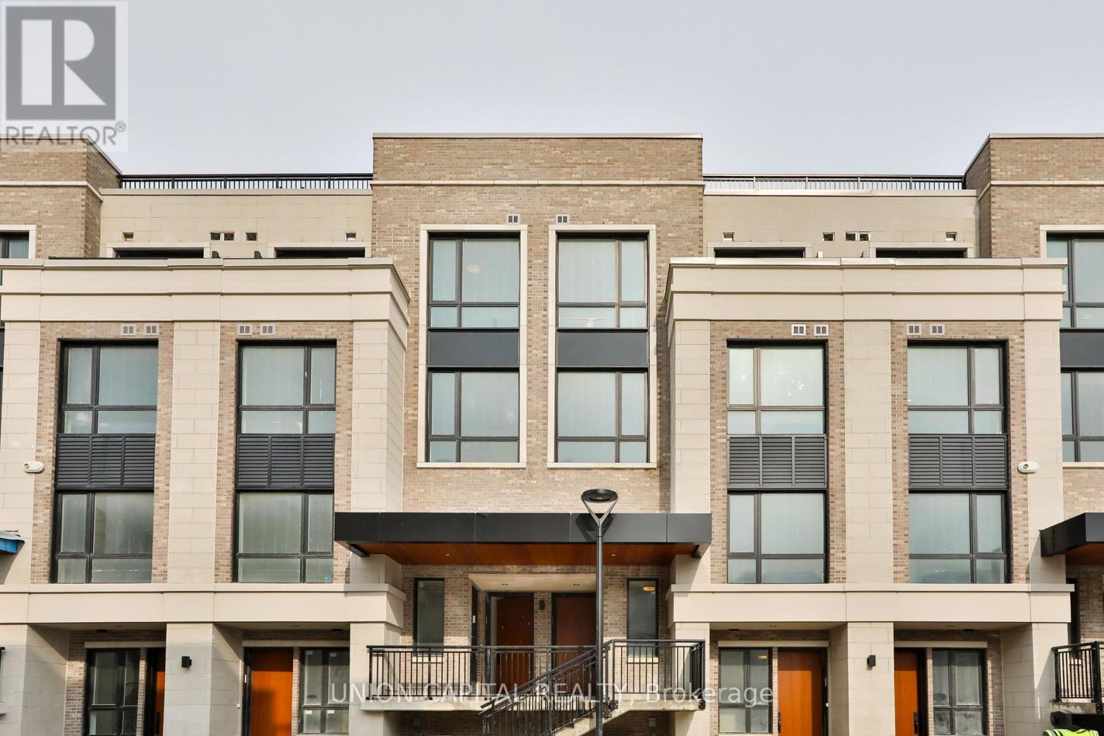 203 - 2 Red Squirrel Lane, Richmond Hill, ON - Outdoor With Facade