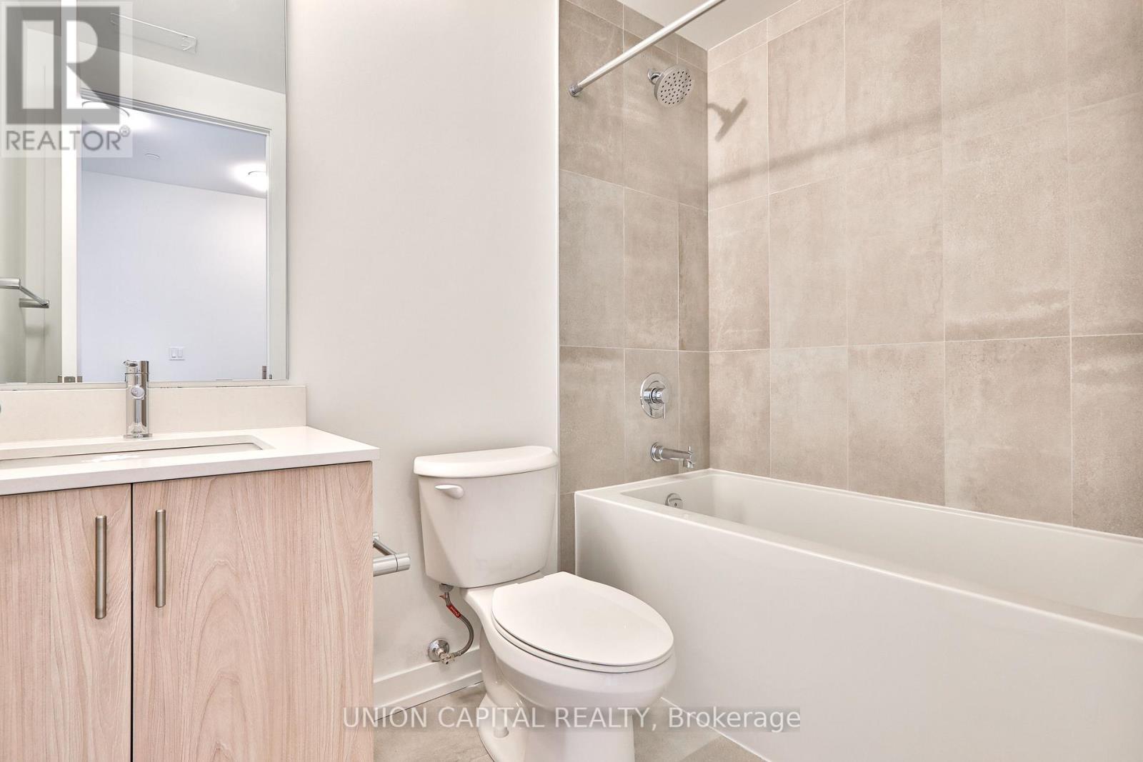 203 - 2 Red Squirrel Lane, Richmond Hill, ON - Indoor Photo Showing Bathroom