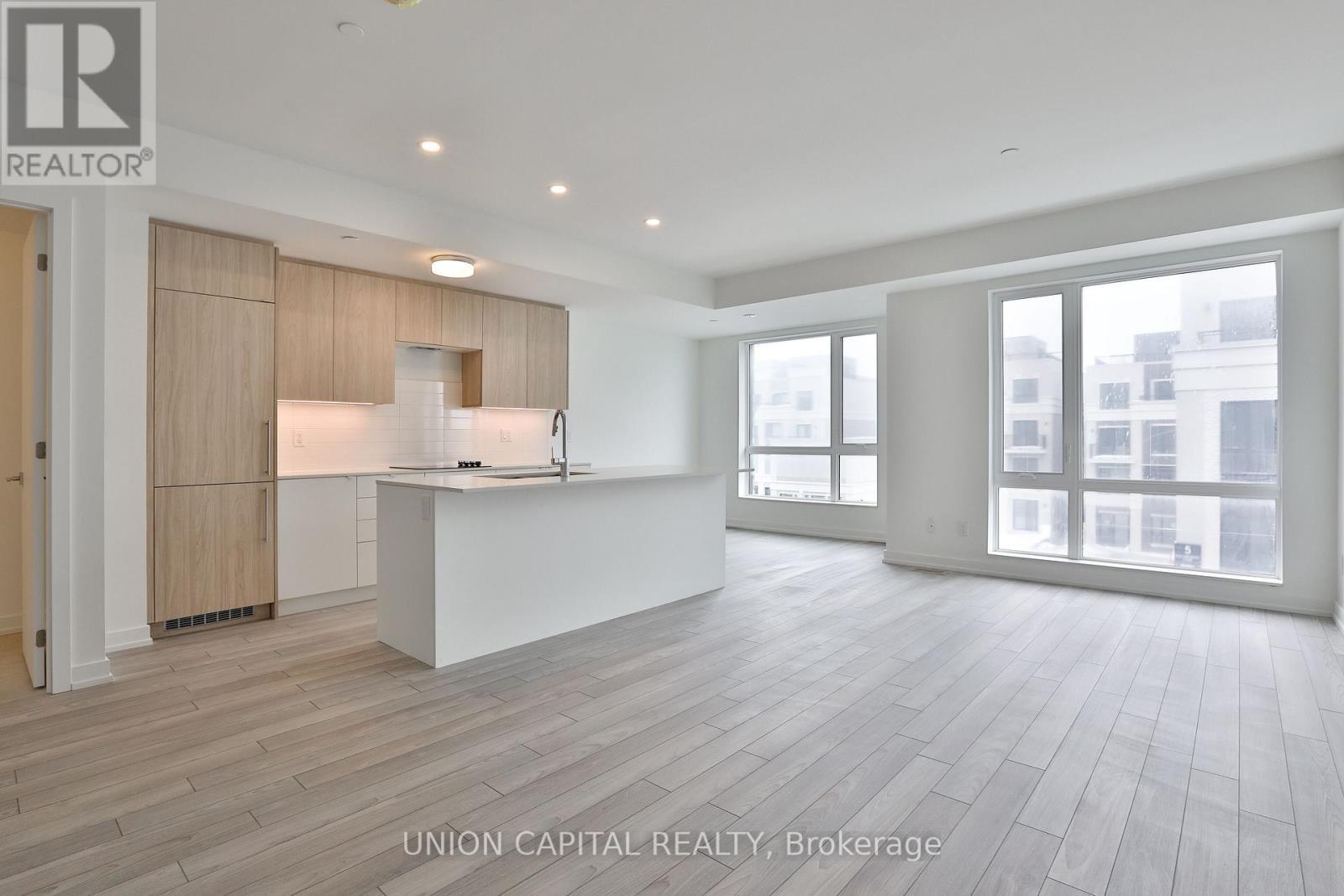 203 - 2 Red Squirrel Lane, Richmond Hill, ON - Indoor Photo Showing Kitchen