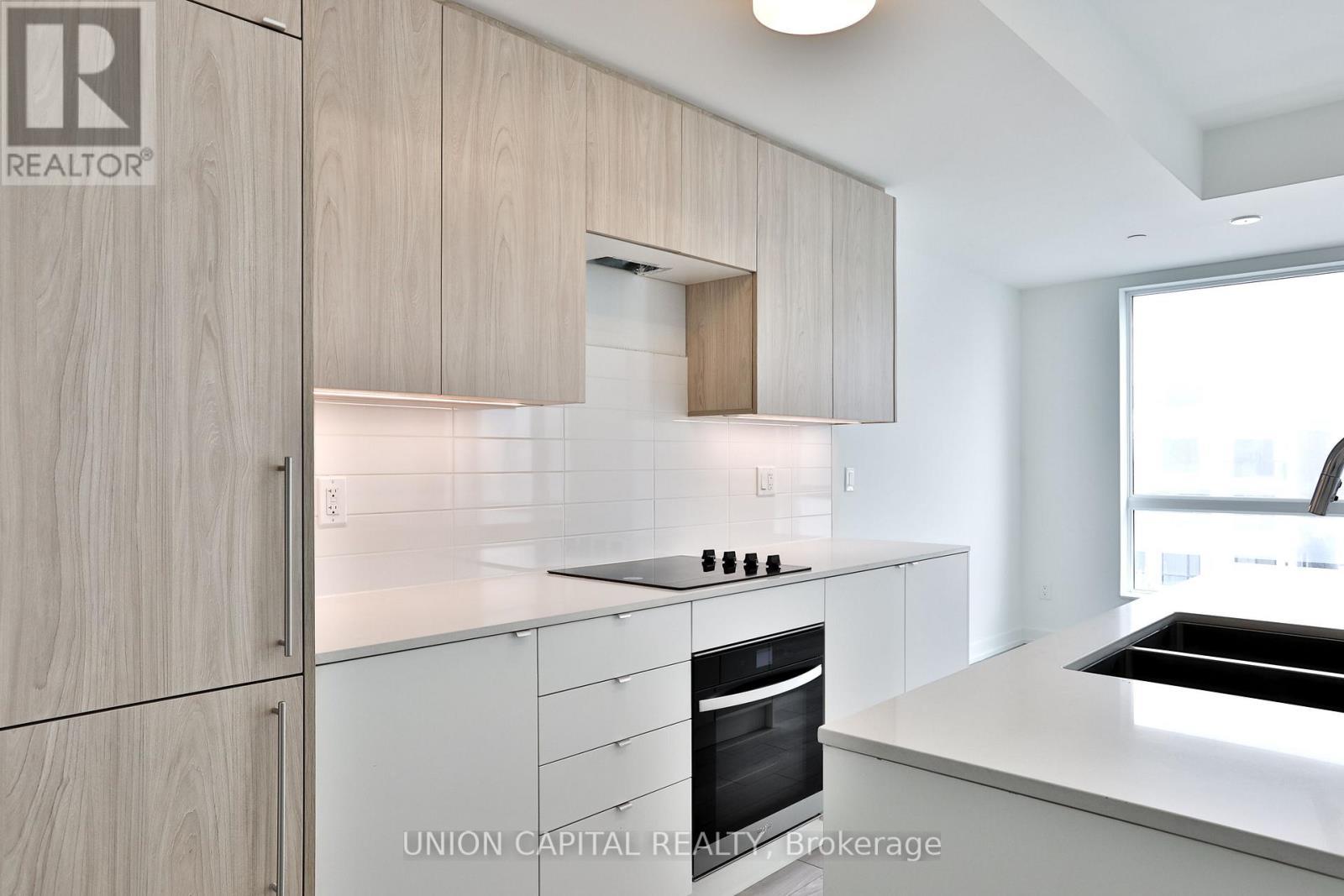 203 - 2 Red Squirrel Lane, Richmond Hill, ON - Indoor Photo Showing Kitchen