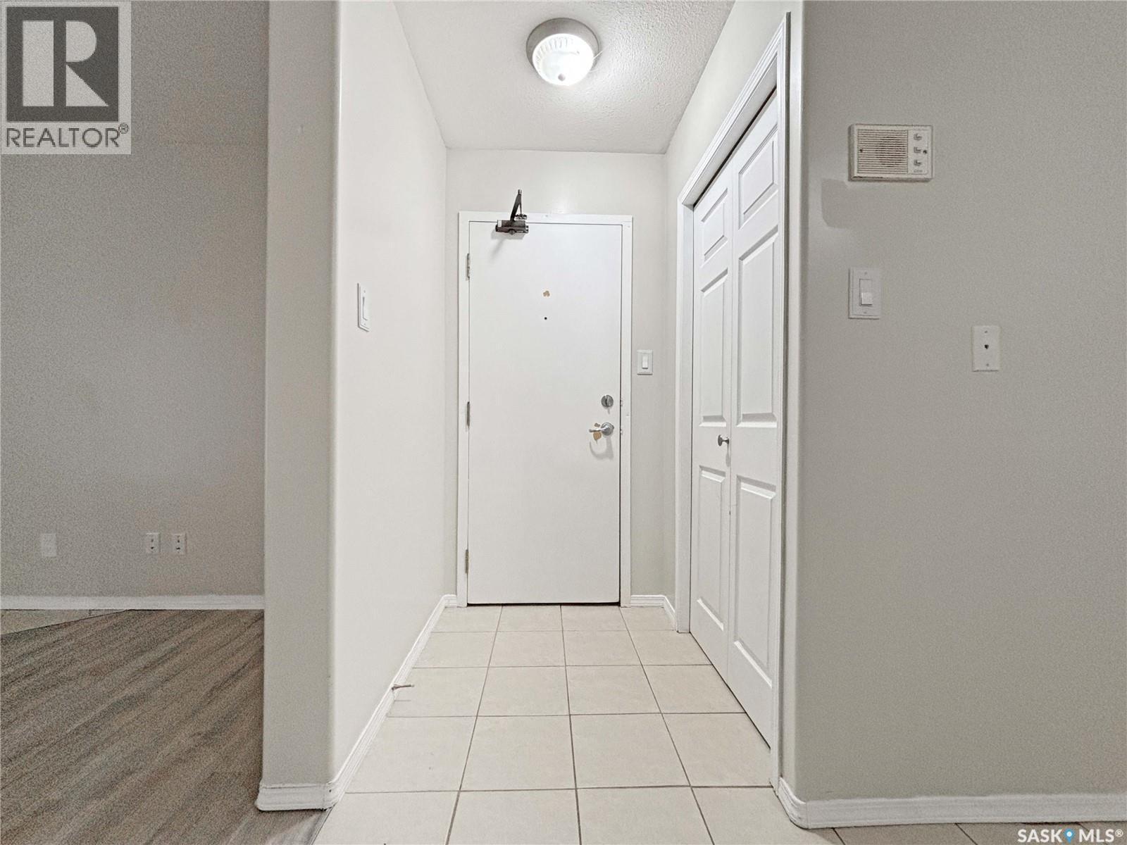 B03 245 Kingsmere Boulevard, Saskatoon, SK - Indoor Photo Showing Other Room