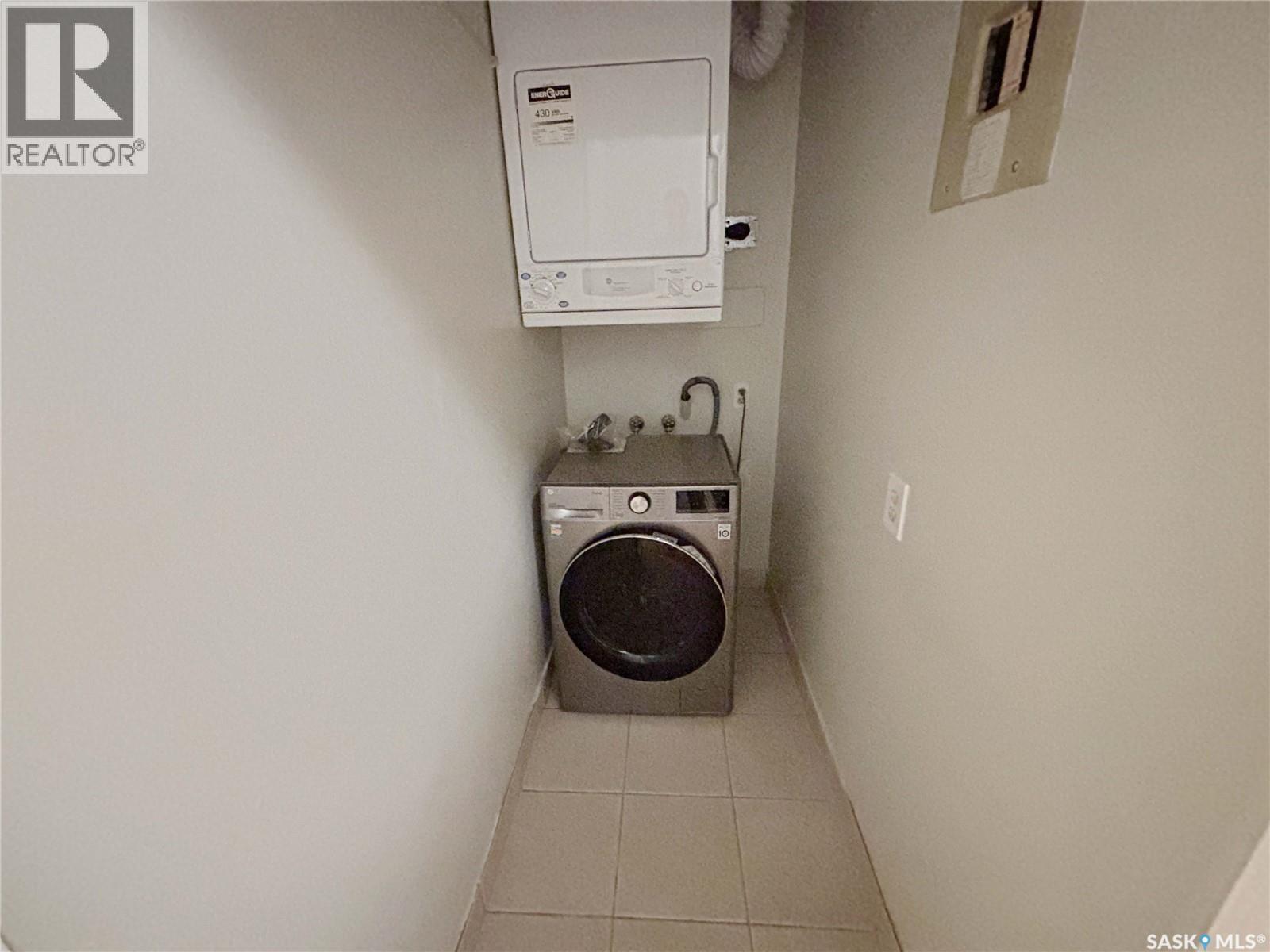 B03 245 Kingsmere Boulevard, Saskatoon, SK - Indoor Photo Showing Laundry Room