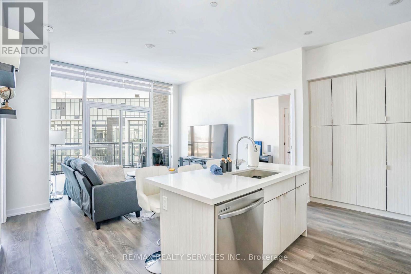 403 - 415 Sea Ray Avenue, Innisfil, ON - Indoor Photo Showing Kitchen