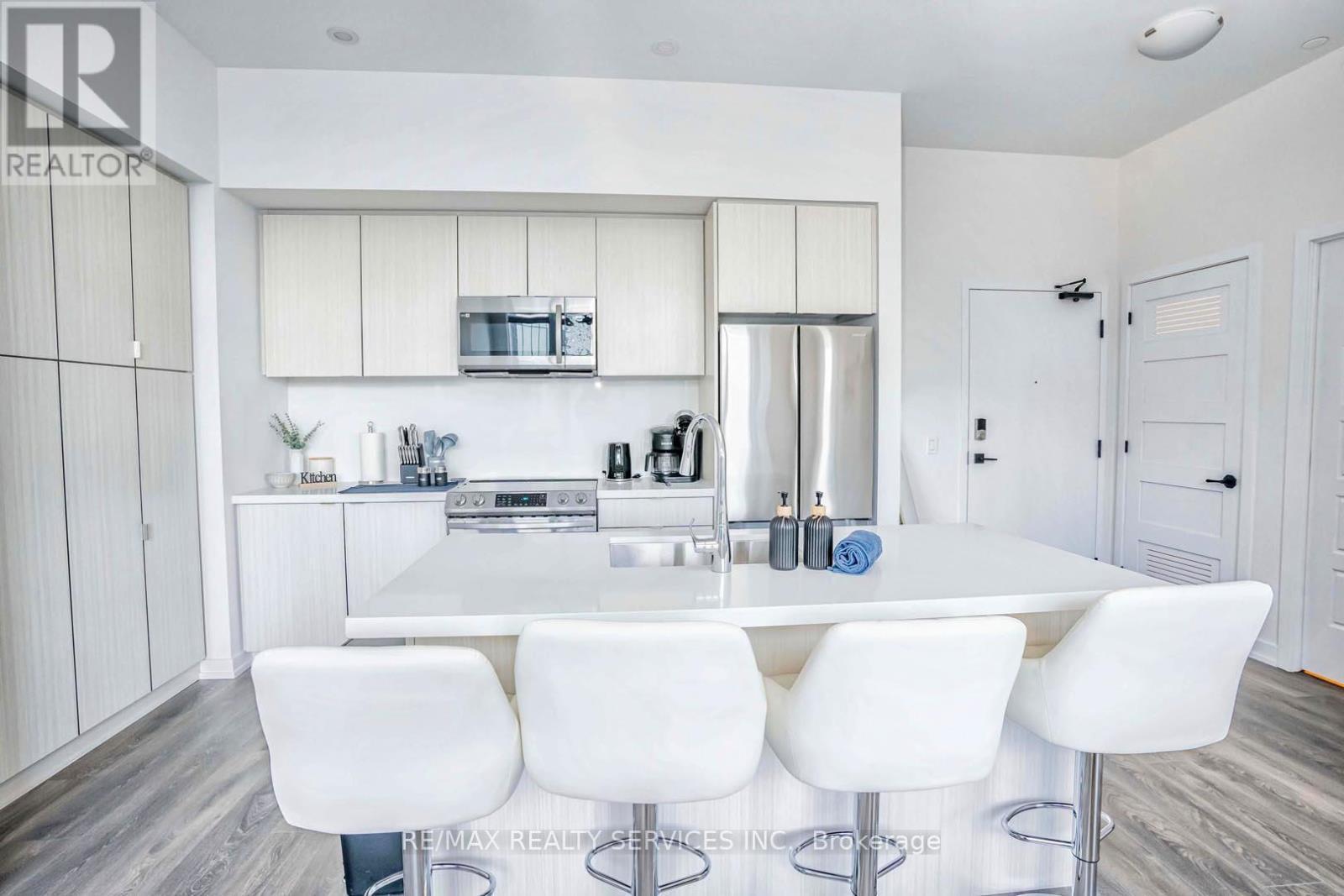 403 - 415 Sea Ray Avenue, Innisfil, ON - Indoor Photo Showing Kitchen