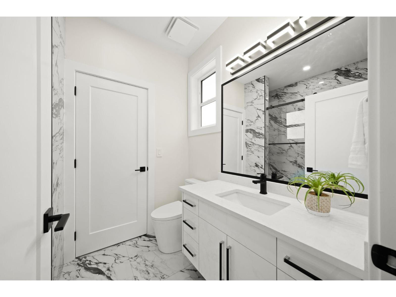33995 Walnut Avenue, Abbotsford, BC - Indoor Photo Showing Bathroom