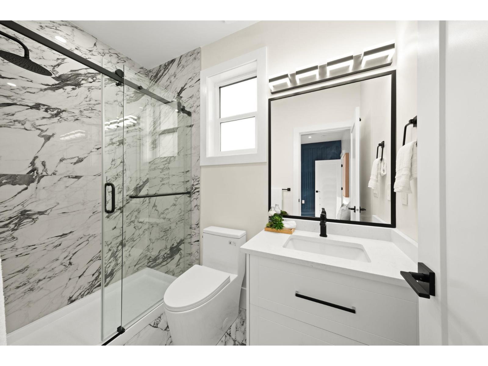 33995 Walnut Avenue, Abbotsford, BC - Indoor Photo Showing Bathroom