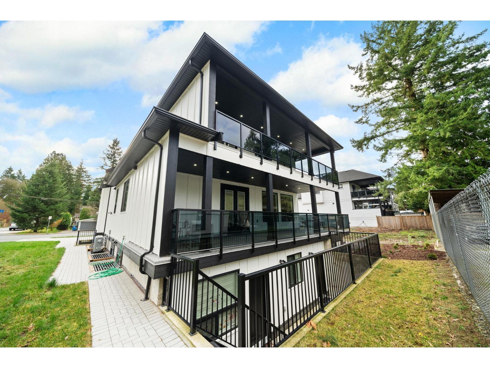 33995 Walnut Avenue, Abbotsford, BC - Outdoor With Exterior