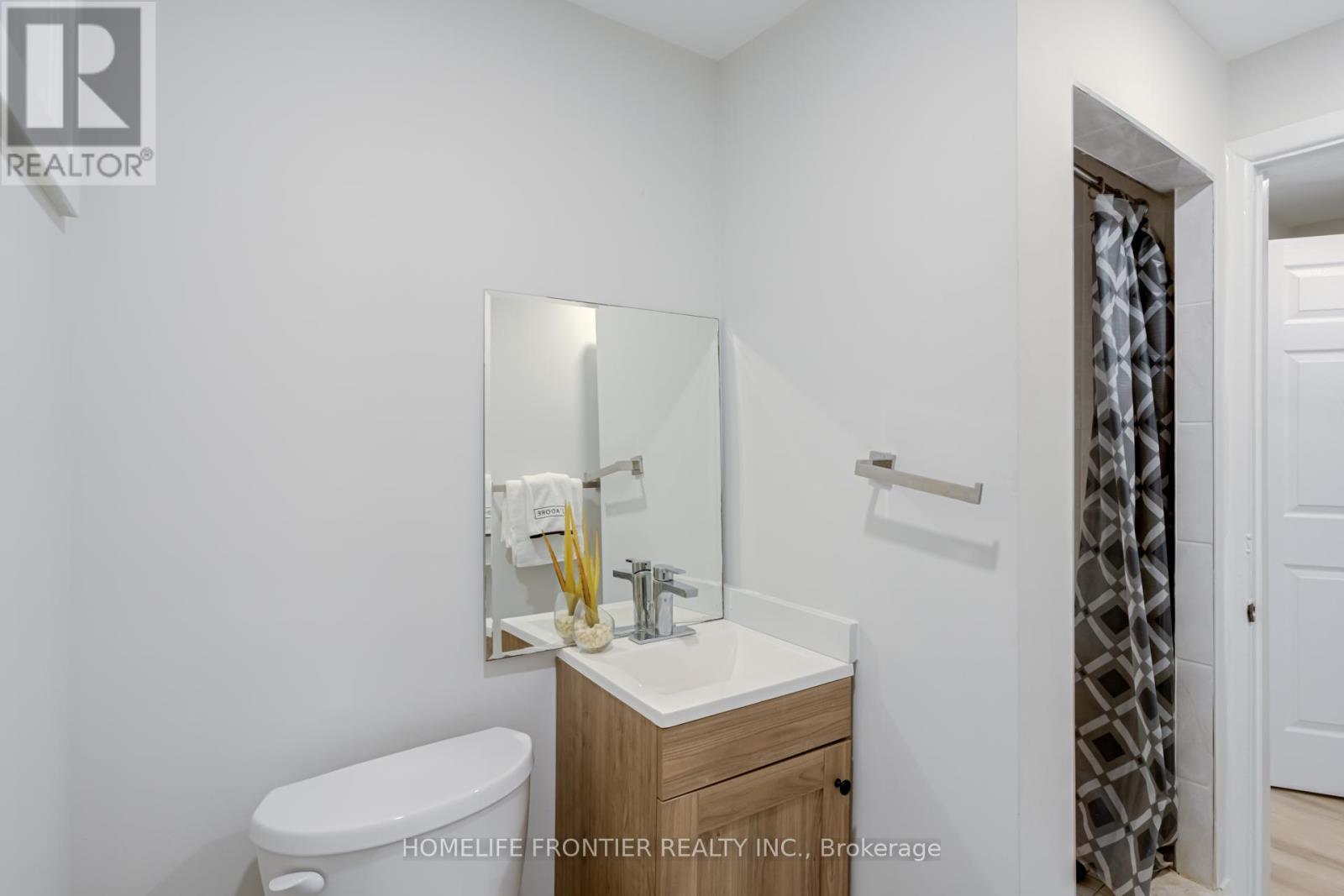 Lower B - 208 Betty Ann Drive, Toronto, ON - Indoor Photo Showing Bathroom