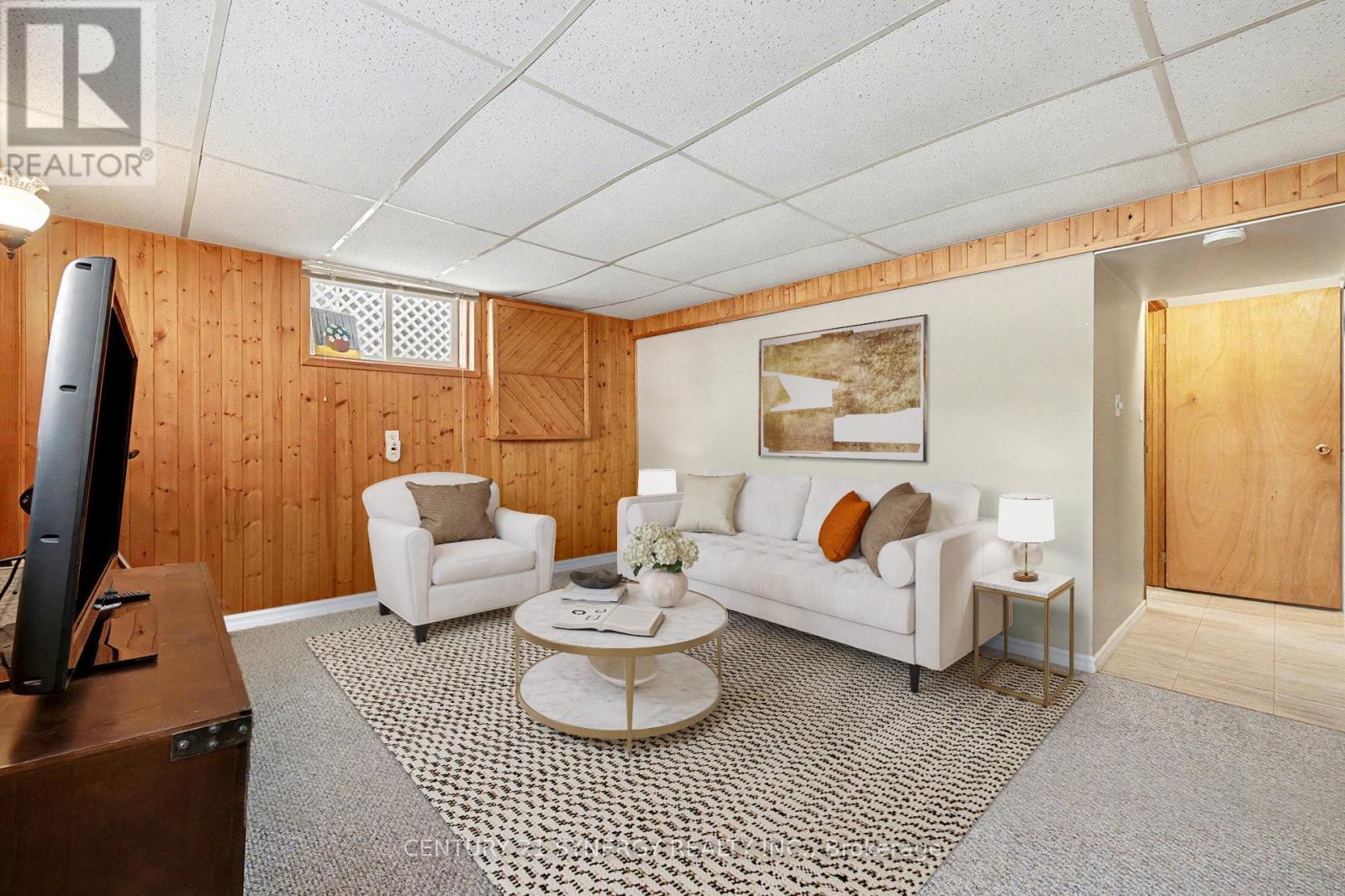 This photo has been virtually staged. - 1350 Linden Crescent, Brockville, ON - Indoor Photo Showing Other Room