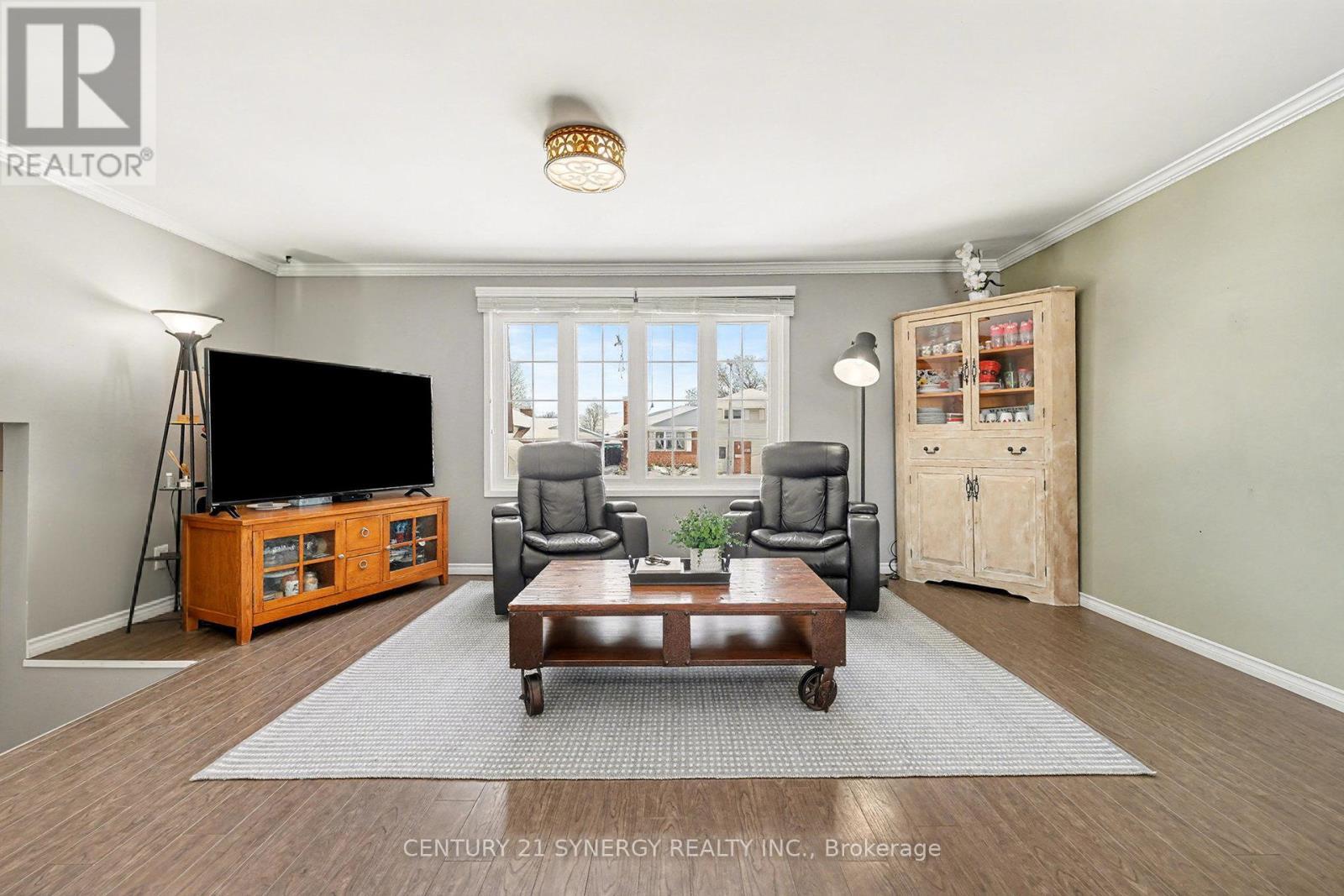 1350 Linden Crescent, Brockville, ON - Indoor Photo Showing Living Room