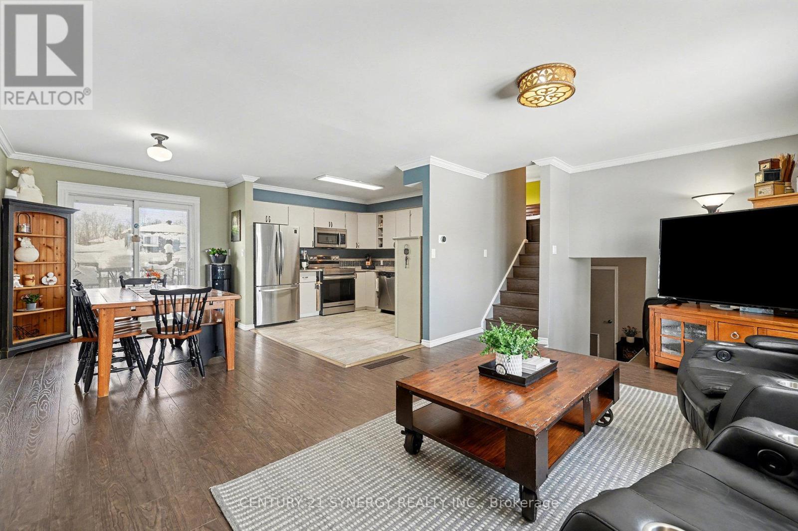 1350 Linden Crescent, Brockville, ON - Indoor Photo Showing Living Room