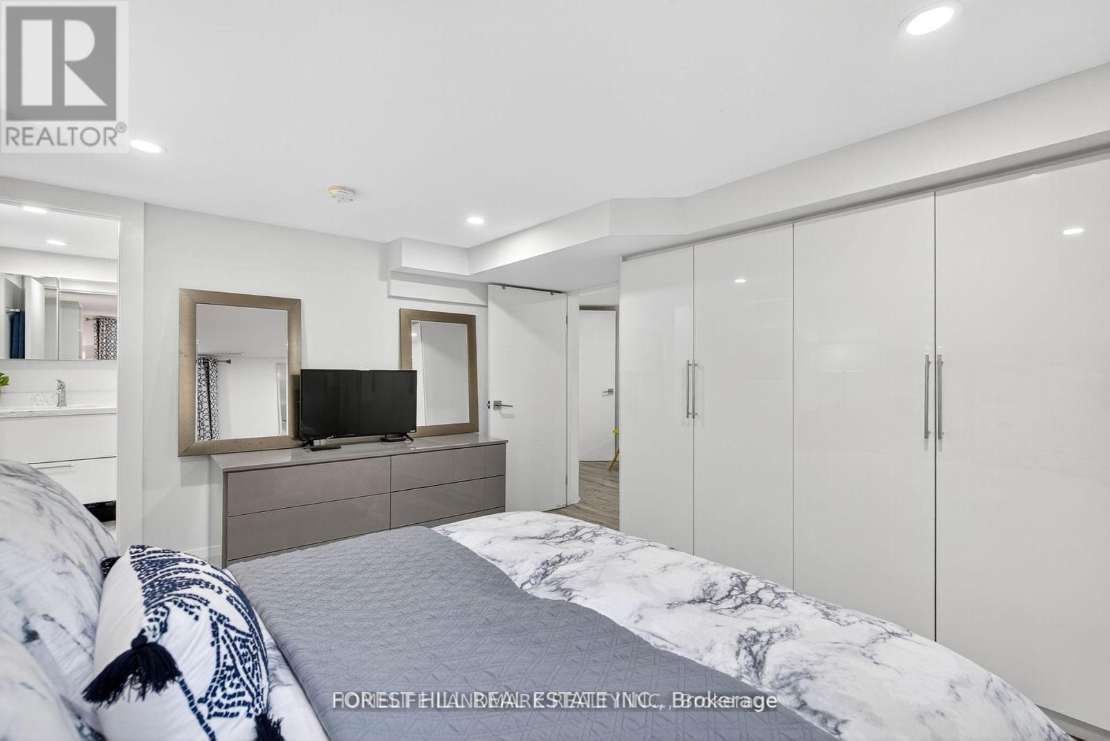 9 Tadcaster Place, Toronto, ON - Indoor Photo Showing Bedroom