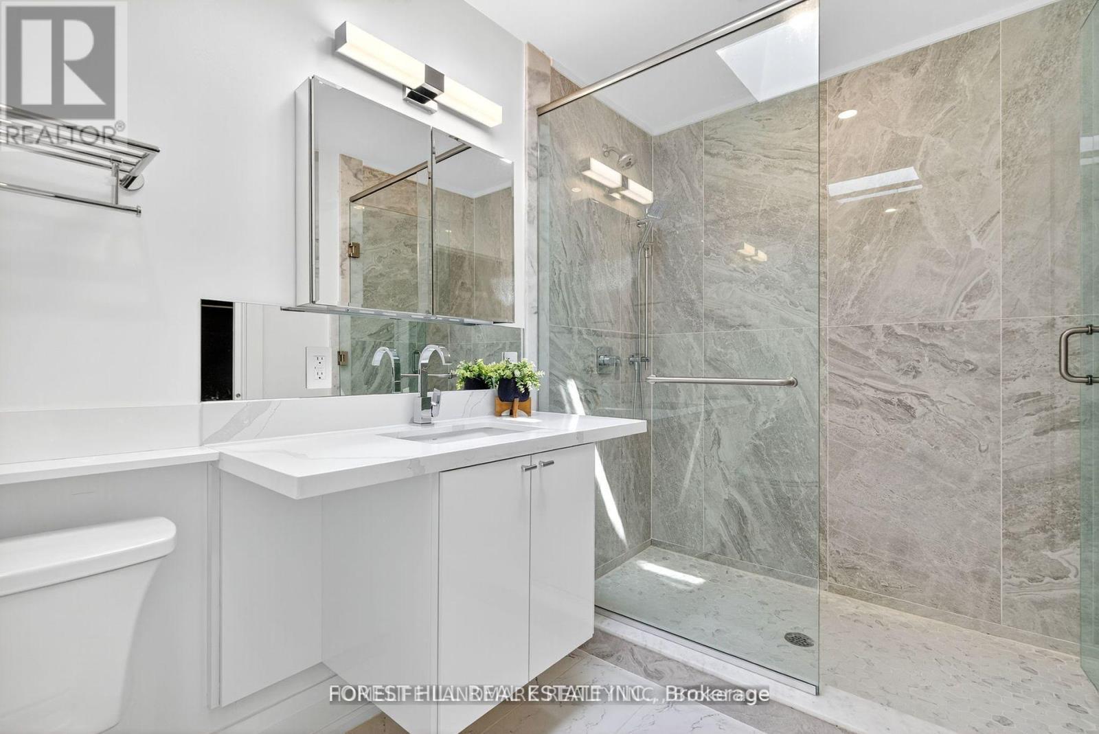 9 Tadcaster Place, Toronto, ON - Indoor Photo Showing Bathroom