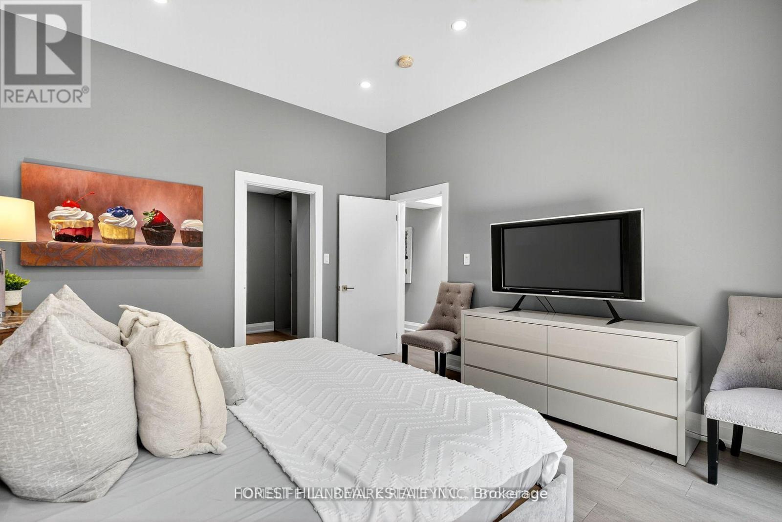 9 Tadcaster Place, Toronto, ON - Indoor Photo Showing Bedroom