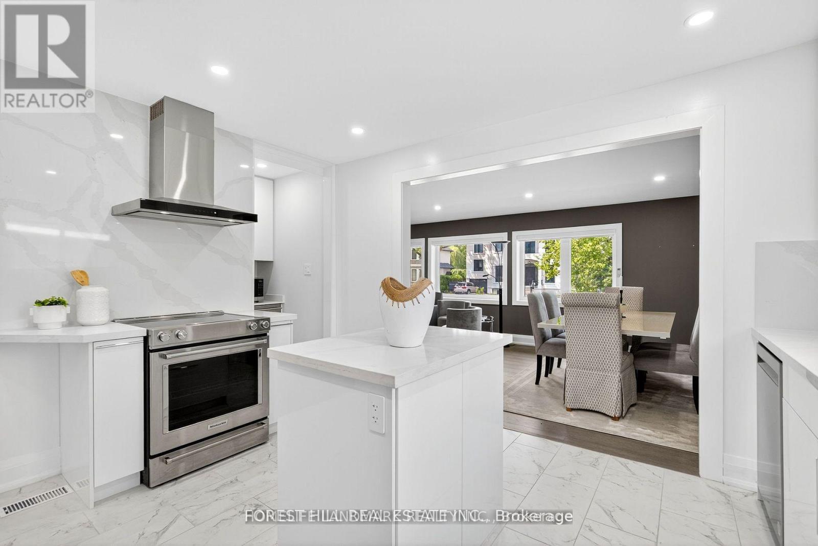 9 Tadcaster Place, Toronto, ON - Indoor Photo Showing Kitchen