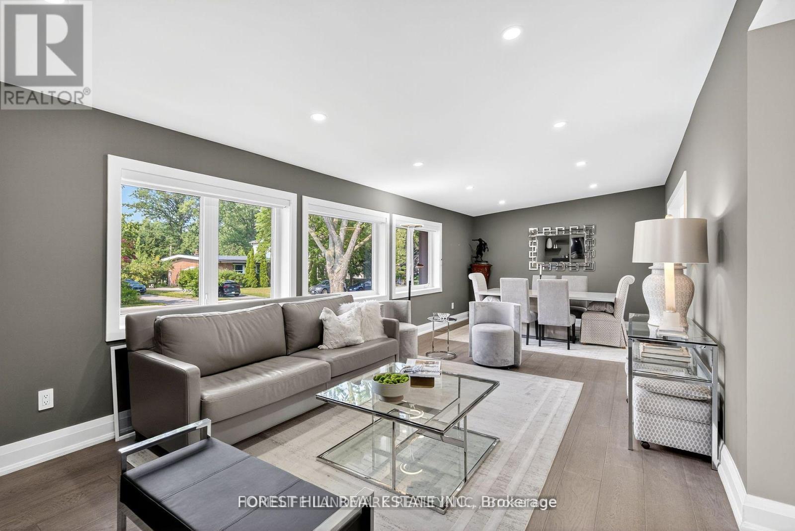 9 Tadcaster Place, Toronto, ON - Indoor Photo Showing Living Room