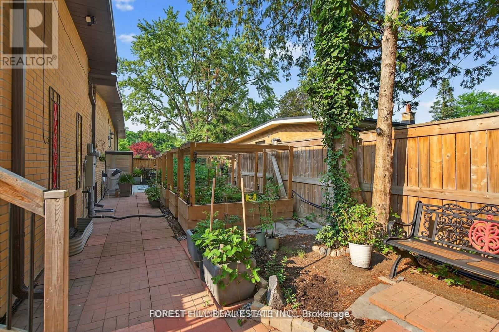 9 Tadcaster Place, Toronto, ON - Outdoor