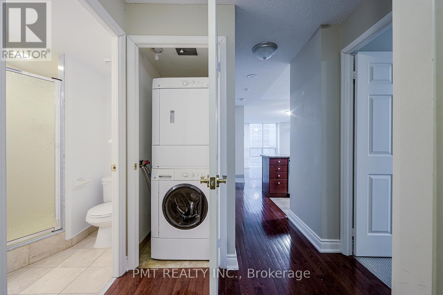 Ph06 - 30 Grand Trunk Crescent, Toronto, ON - Indoor Photo Showing Laundry Room