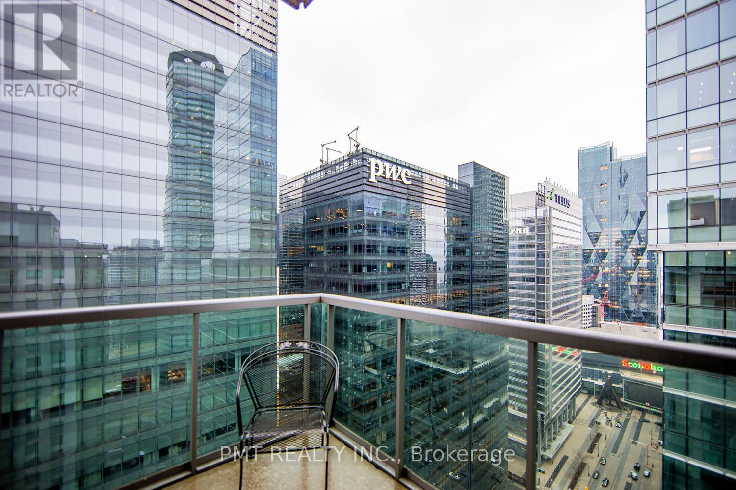 Ph06 - 30 Grand Trunk Crescent, Toronto, ON - Outdoor