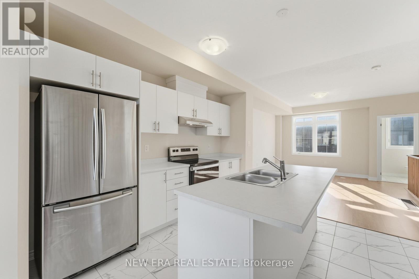 6 Malone Lane, Clarington, ON - Indoor Photo Showing Kitchen With Stainless Steel Kitchen With Double Sink With Upgraded Kitchen