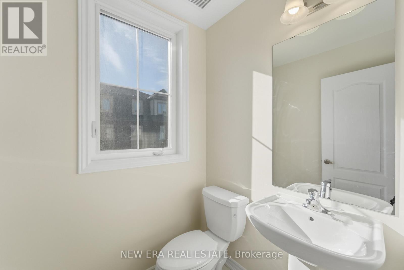 6 Malone Lane, Clarington, ON - Indoor Photo Showing Bathroom