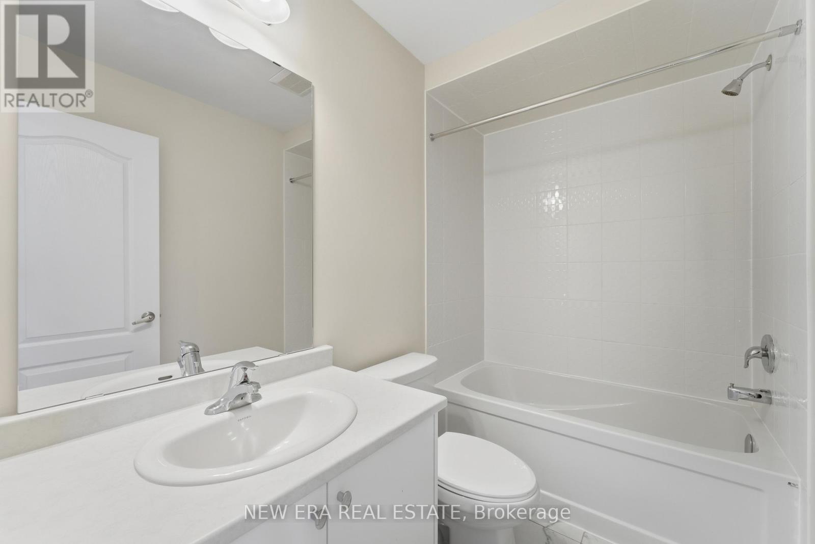 6 Malone Lane, Clarington, ON - Indoor Photo Showing Bathroom